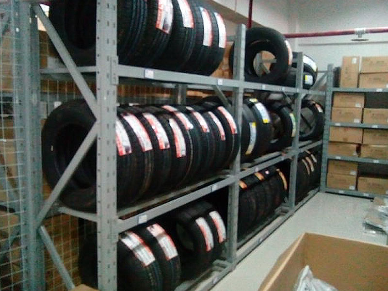 汽車(chē)4S店貨架5