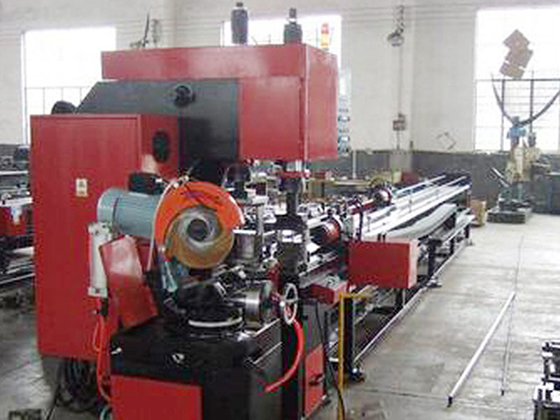 立柱自動(dòng)沖孔生產(chǎn)線(xiàn)